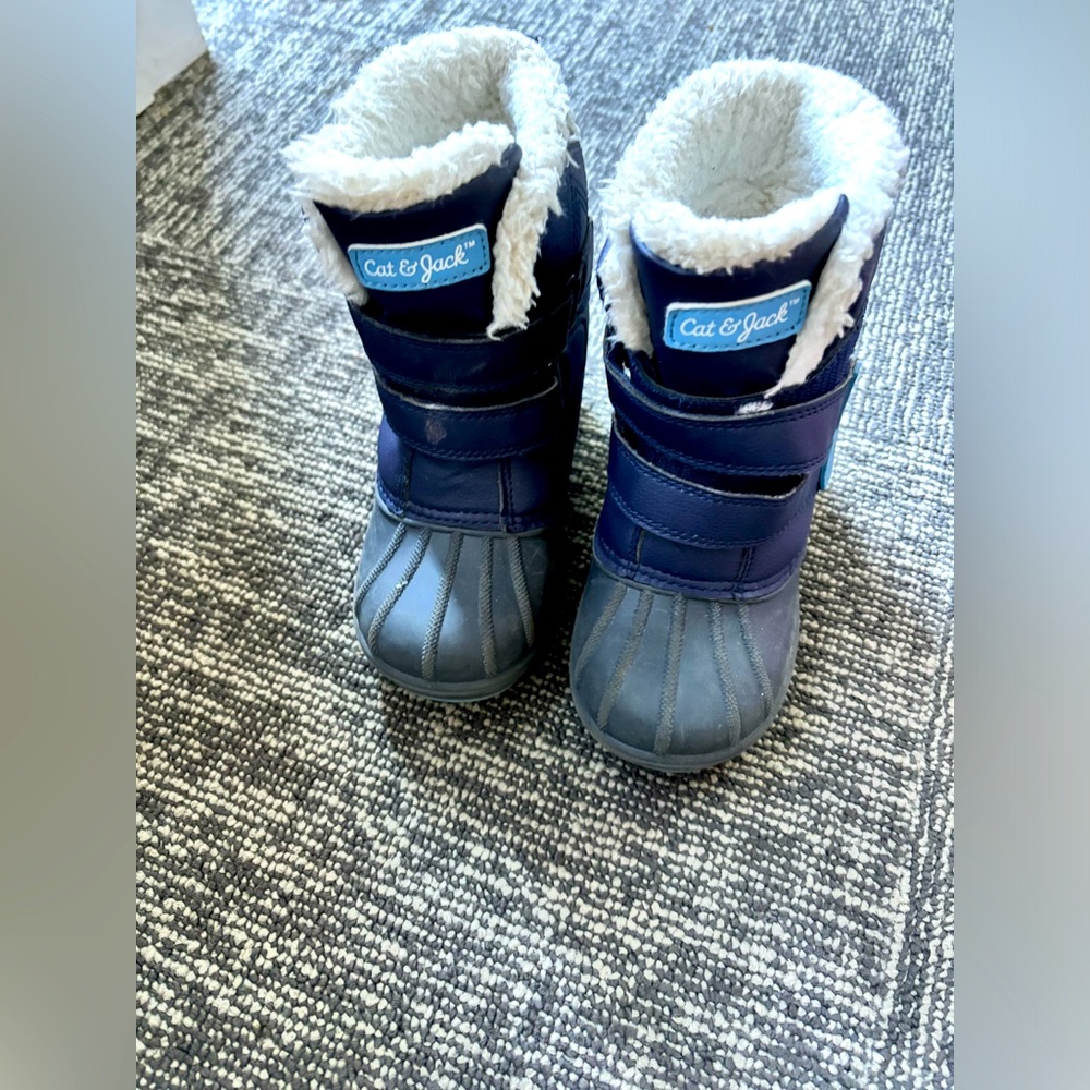 Kids snow boot size 11